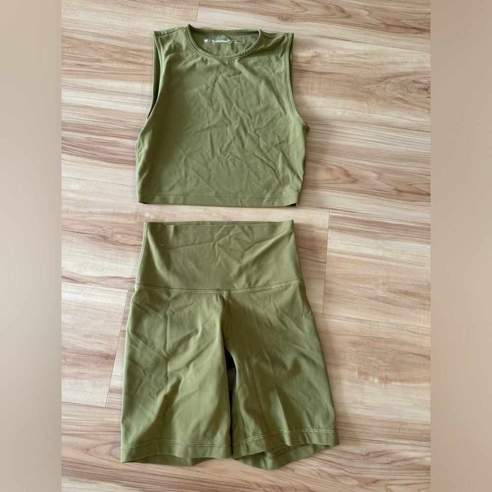 TnaAction set tank and biker shorts